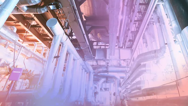 Rör och ventiler i en industrianläggning